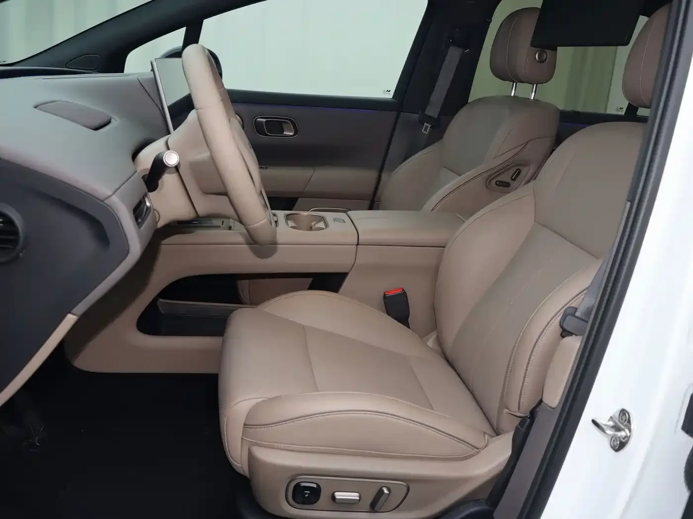 Li Auto Li Auto i6 2025 4WD Base Model — Фото автомобиля 5