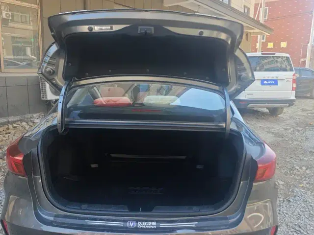 Changan Eado — Фото автомобиля 4