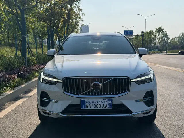 Volvo XC60 — Фото автомобиля 2
