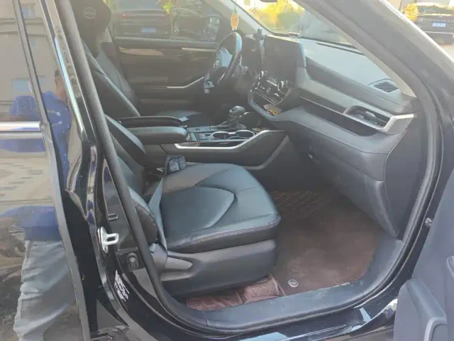 Toyota Highlander — Фото автомобиля 8