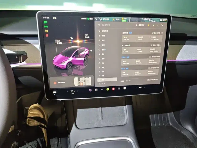 Tesla Model Y — Фото автомобиля 14