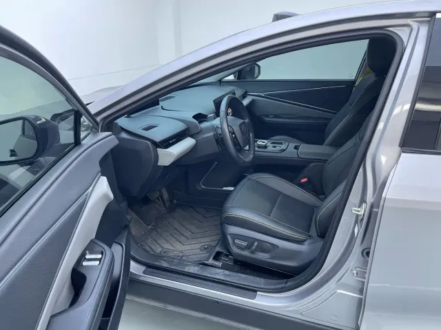 Toyota bZ5 — Фото автомобиля 4