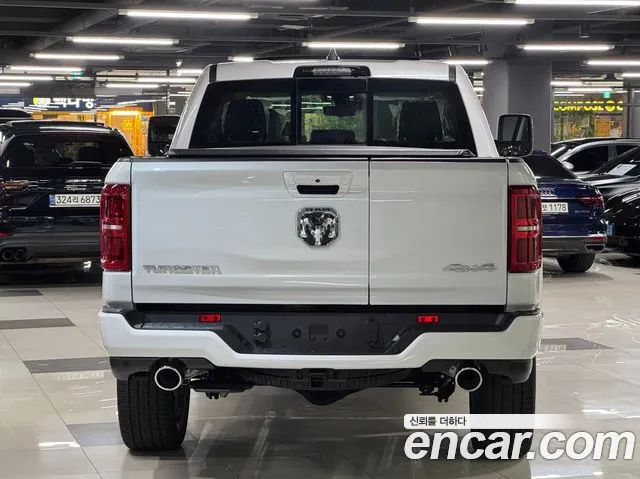 Dodge Ram Pick Up — Фото автомобиля 3