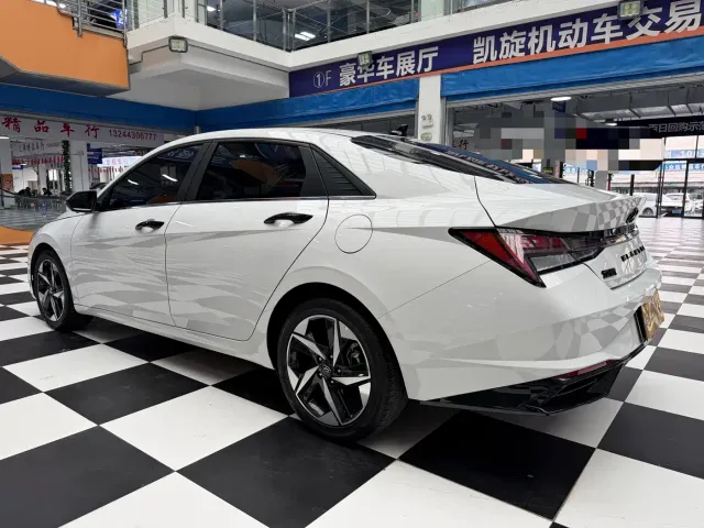 Hyundai Elantra — Фото автомобиля 8