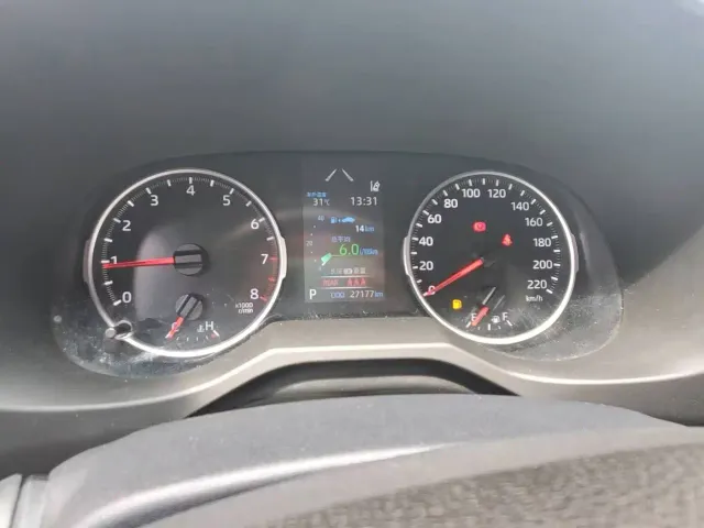Toyota RAV4 — Фото автомобиля 6