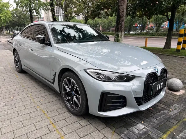BMW i4 — Фото автомобиля 3