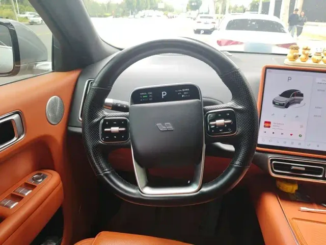 Li Auto L8 — Фото автомобиля 2