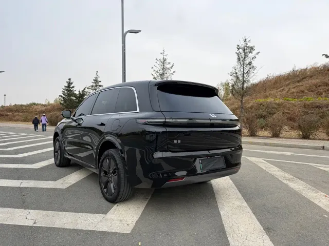 Li Auto L8 — Фото автомобиля 4