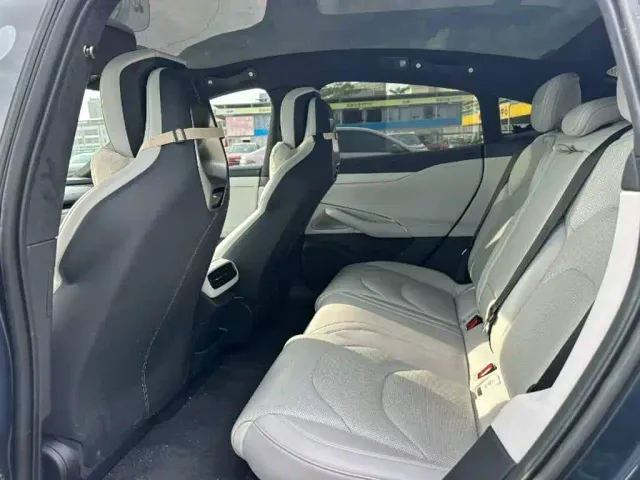 Xiaomi SU7 — Фото автомобиля 6