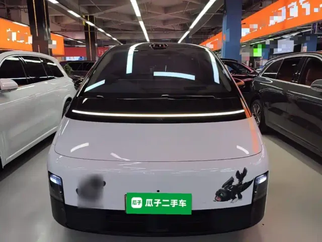 Li Auto MEGA — Фото автомобиля 2