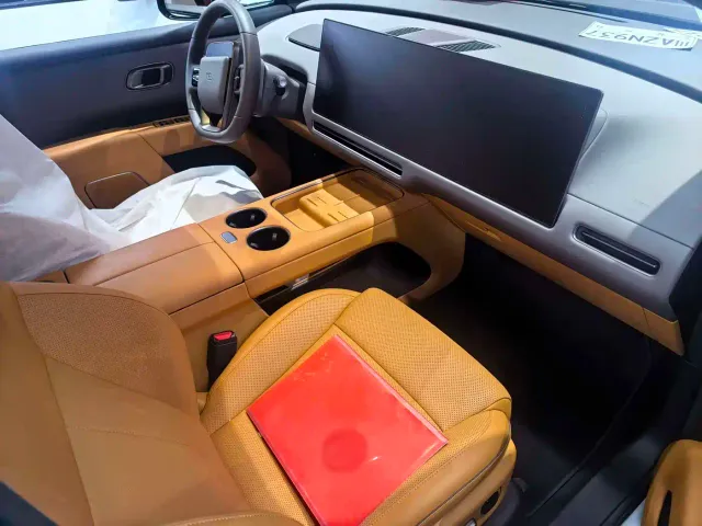 Li Auto i8 — Фото автомобиля 7