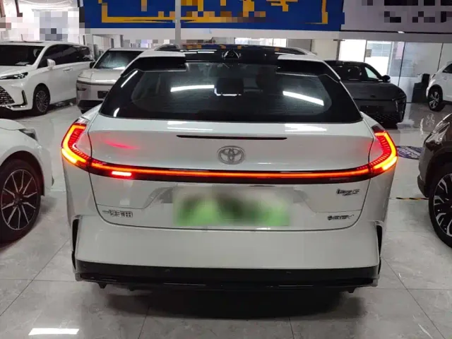 Toyota bZ5 — Фото автомобиля 5