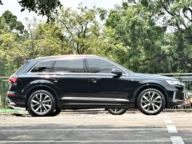 Audi Q7 — Фото автомобиля 23