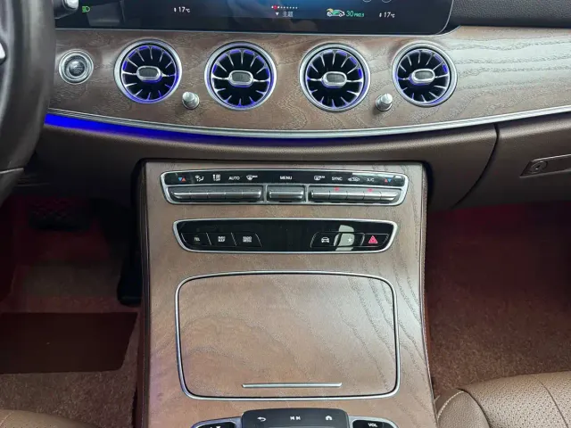 Mercedes-Benz E-Class — Фото автомобиля 11
