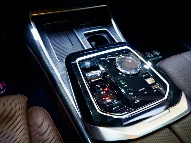 BMW 7 Series — Фото автомобиля 17