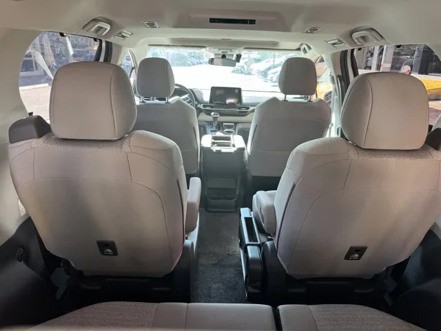 Toyota Sienna — Фото автомобиля 8