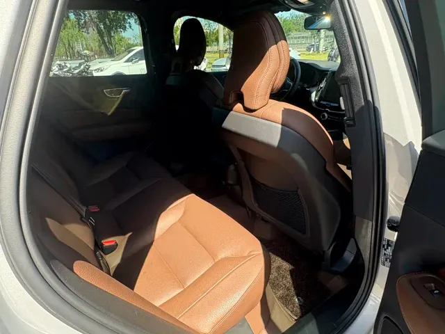 Volvo XC60 — Фото автомобиля 7