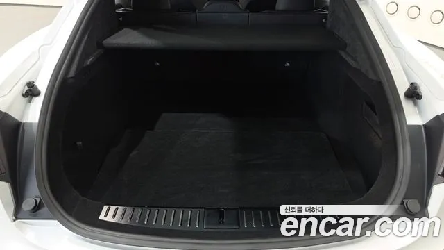 Tesla Model S — Фото автомобиля 27