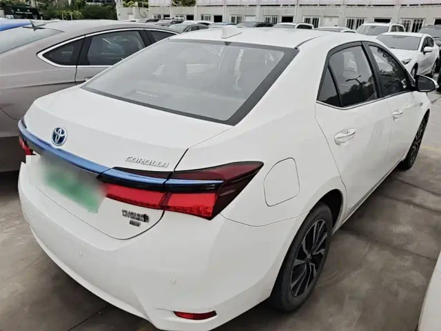 Toyota Corolla Twin Engine E+ — Фото автомобиля 6