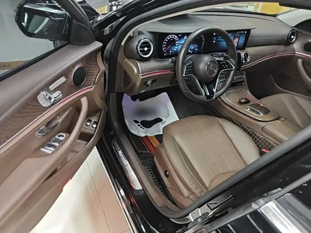 Mercedes-Benz E-Class — Фото автомобиля 15