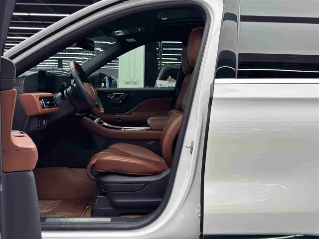 Lincoln Aviator — Фото автомобиля 6