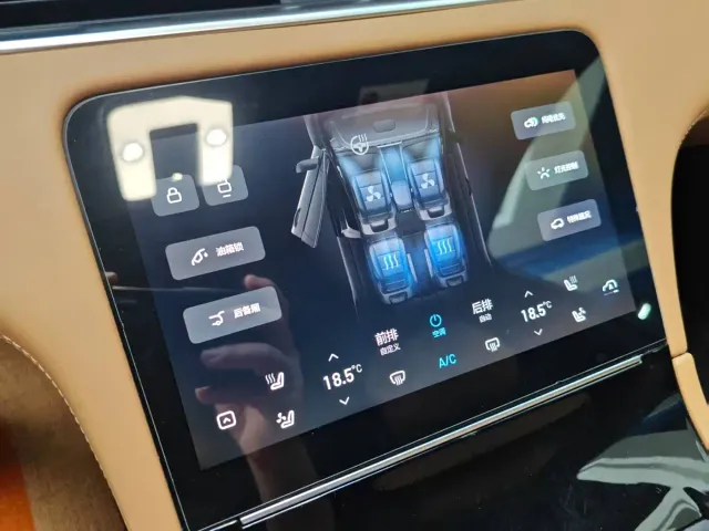 Li Auto ONE — Фото автомобиля 17