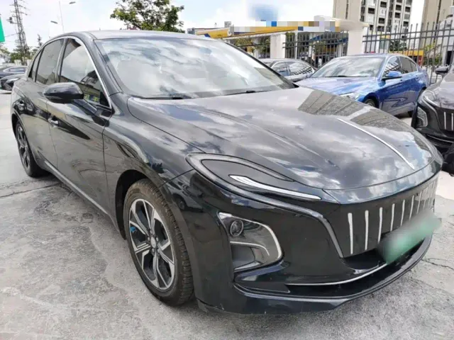 Hongqi E-QM5 — Фото автомобиля 3