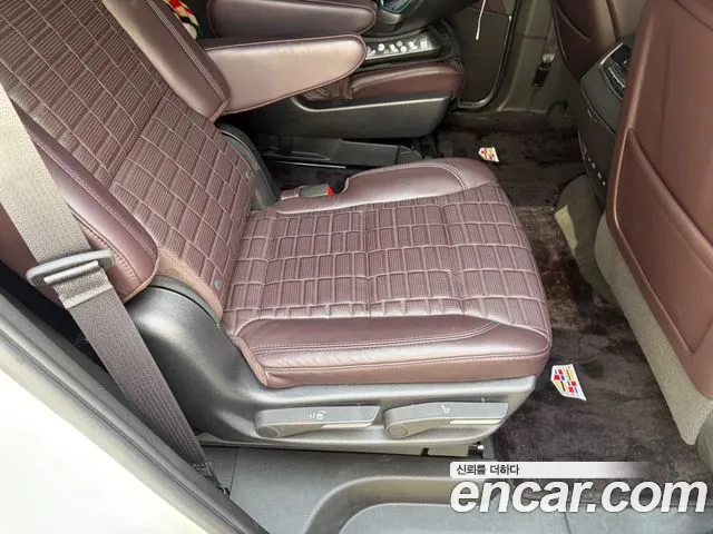 Cadillac Escalade Generation 5 — Фото автомобиля 15