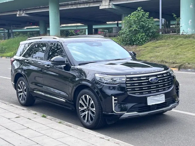 Ford Explorer — Фото автомобиля 3