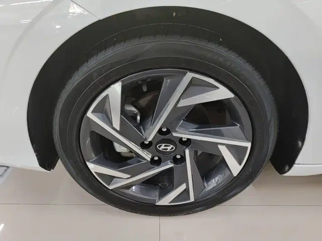 Hyundai Elantra — Фото автомобиля 22