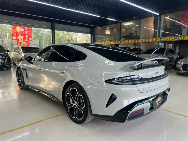 Xiaomi SU7 — Фото автомобиля 4