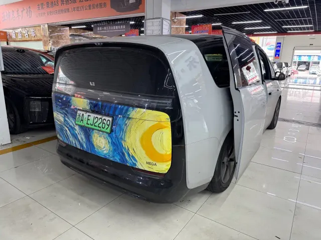 Li Auto MEGA — Фото автомобиля 8