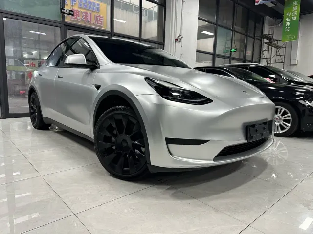 Tesla Model Y — Фото автомобиля 3