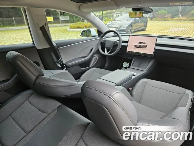 Tesla Model 3 — Фото автомобиля 11
