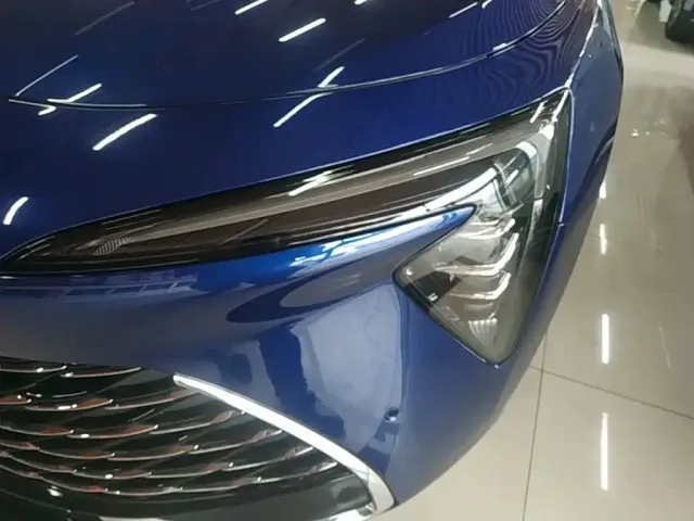 Buick LaCrosse 2025 Platinum Avenir Edition — Фото автомобиля 23