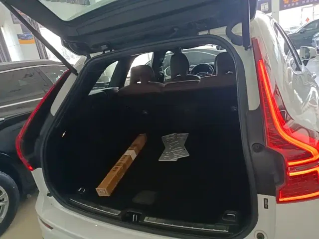 Volvo XC60 — Фото автомобиля 18