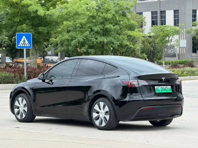 Tesla Model Y — Фото автомобиля 7
