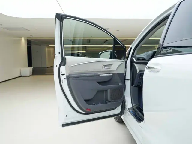 Toyota Toyota Sienna 2024 2.5L Hybrid Comfort Edition — Фото автомобиля 15