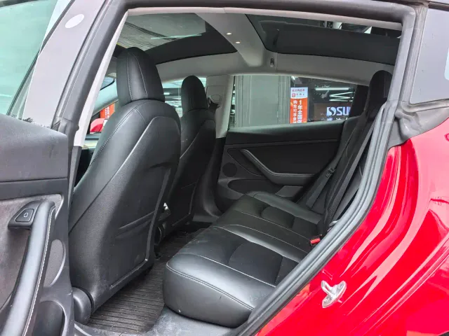 Tesla Model 3 — Фото автомобиля 11