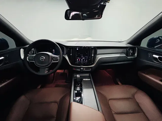 Volvo XC60 — Фото автомобиля 11