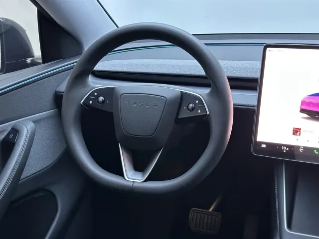Tesla Model Y — Фото автомобиля 19