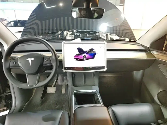 Tesla Model Y — Фото автомобиля 9