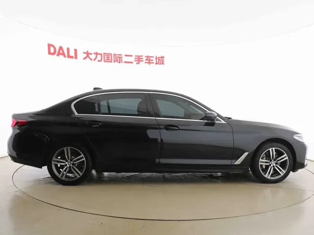 BMW 5 Series — Фото автомобиля 4