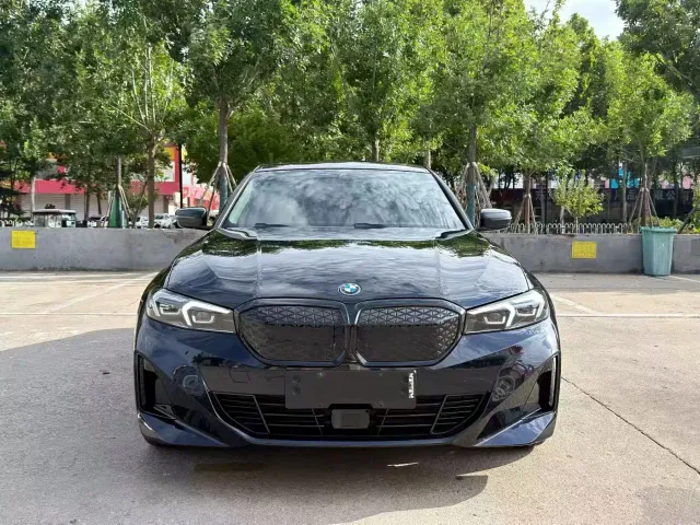 Фотография автомобиля — BMW i3