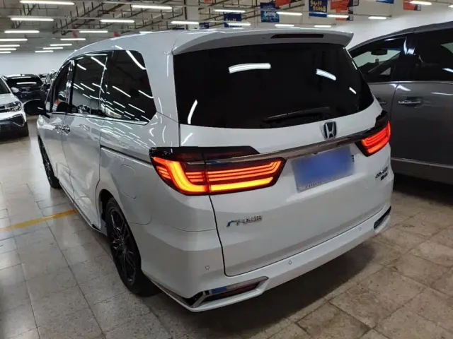 Honda Odyssey — Фото автомобиля 4