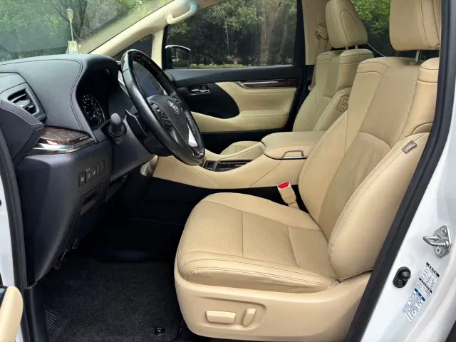 Toyota Alphard — Фото автомобиля 7