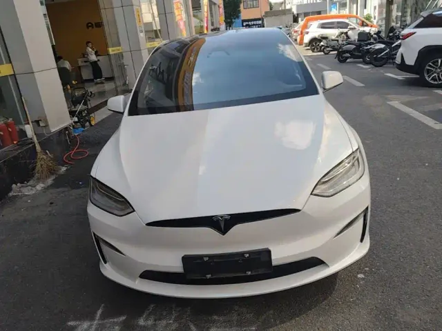 Tesla Model X — Фото автомобиля 2