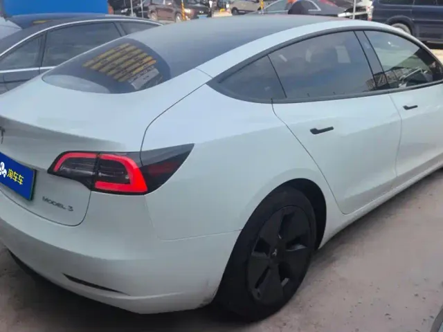 Tesla Model 3 — Фото автомобиля 3