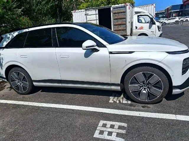 Xpeng G9 — Фото автомобиля 5
