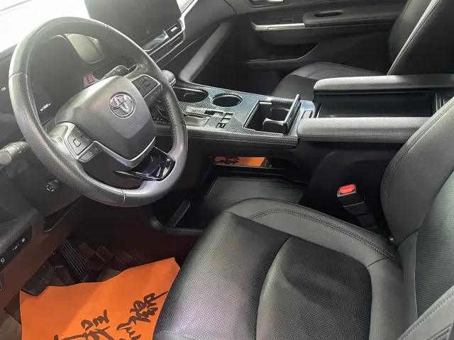 Toyota Sienna — Фото автомобиля 6